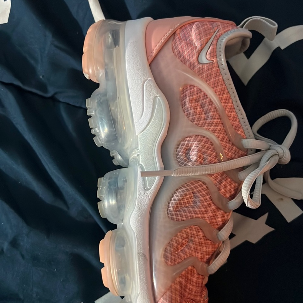 Size 8.5 Nike air max venom